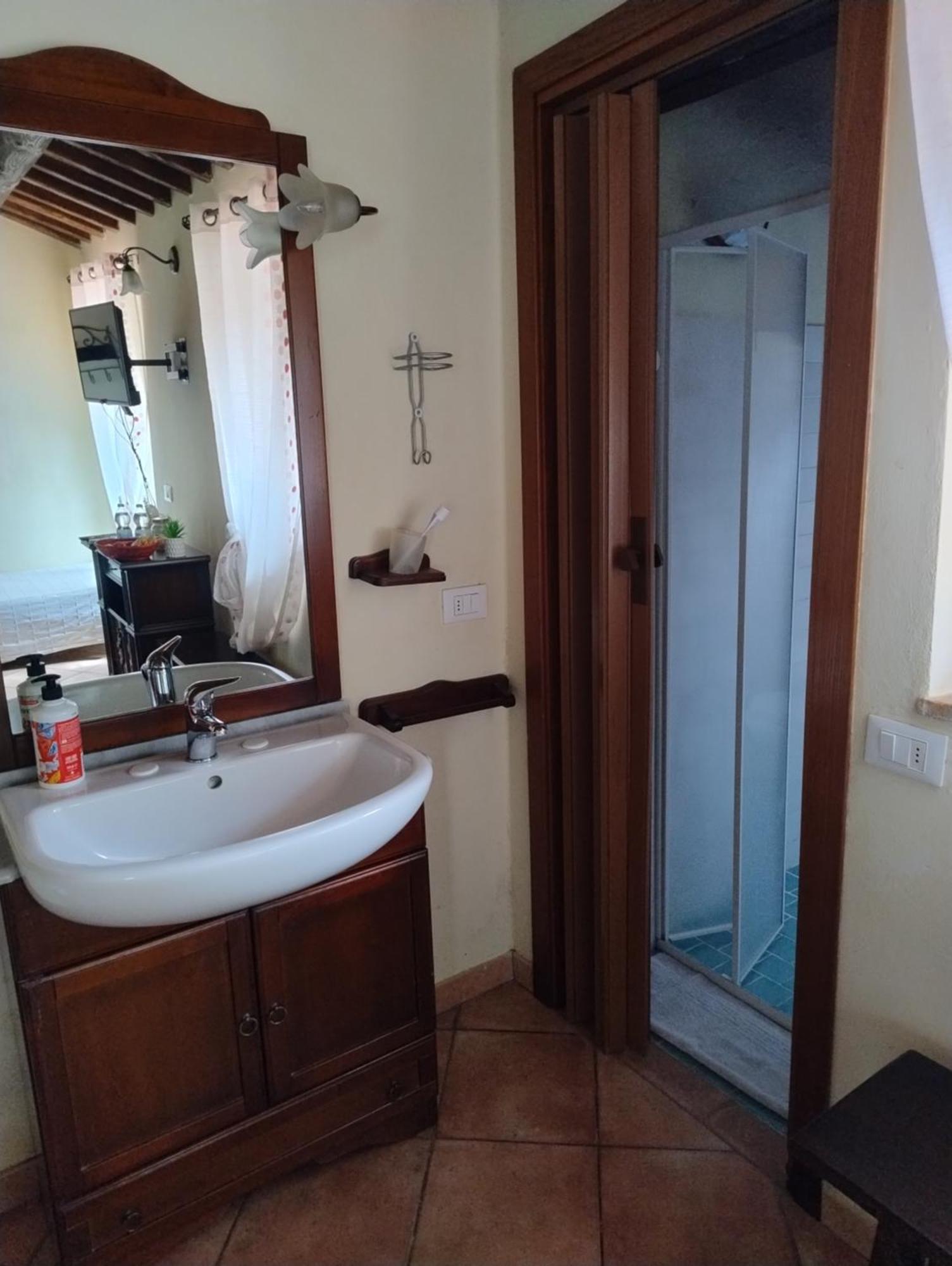 La Strega Ubriaca Bed & Breakfast กอลเลวัลเดลซา ภายนอก รูปภาพ