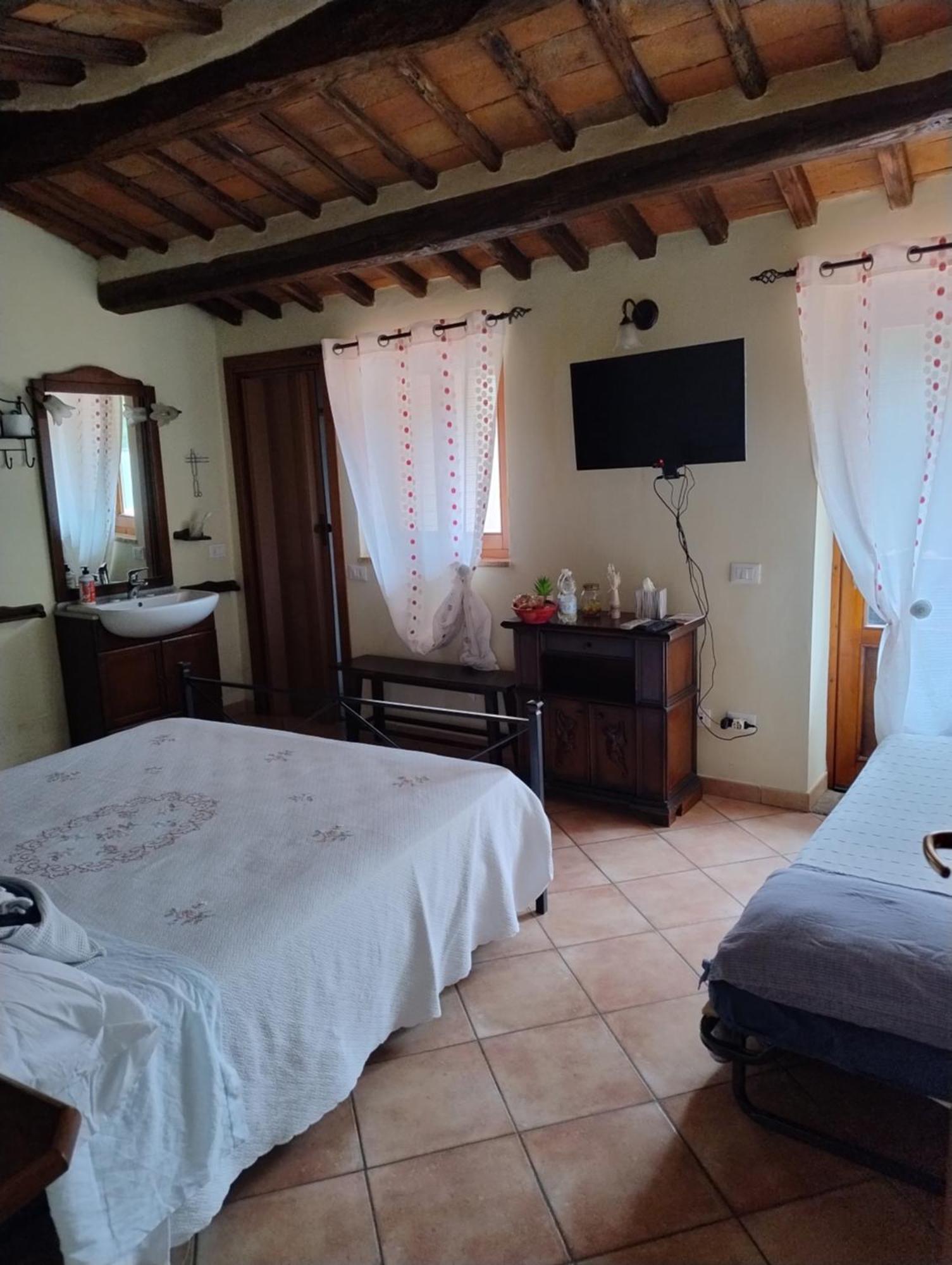 La Strega Ubriaca Bed & Breakfast กอลเลวัลเดลซา ภายนอก รูปภาพ