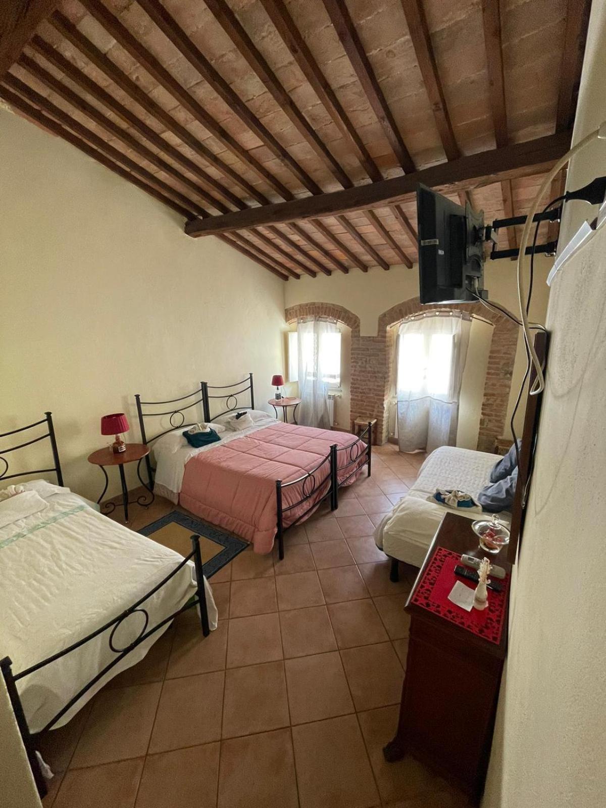La Strega Ubriaca Bed & Breakfast กอลเลวัลเดลซา ภายนอก รูปภาพ